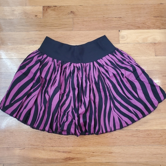 H&M Dresses & Skirts - H&M Zebra Print Mini Skirt